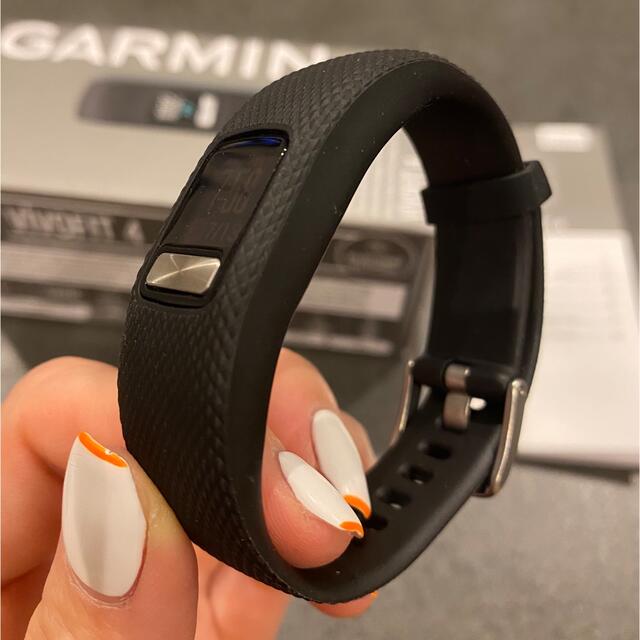 GARMIN(ガーミン)の【るぱ様専用】GARMIN vivofit4 Black  メンズの時計(腕時計(デジタル))の商品写真