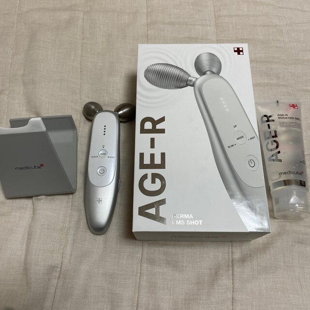 AGE-R EMS美顔器 medicube ジェル スタンド 充電器の通販 by ®️'s