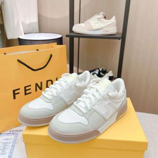 フェンディ スニーカーの通販 400点以上 | FENDIを買うならラクマ
