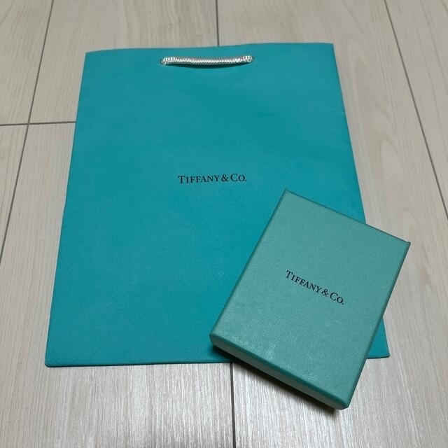 Tiffany & Co.(ティファニー)のTiffany 購入証明あり　空箱　ショッパー　巾着　紙袋 レディースのバッグ(ショップ袋)の商品写真