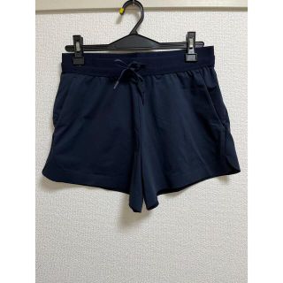 ユニクロ(UNIQLO)のユニクロ　ショートパンツ　Mサイズ　ネイビー(ウェア)