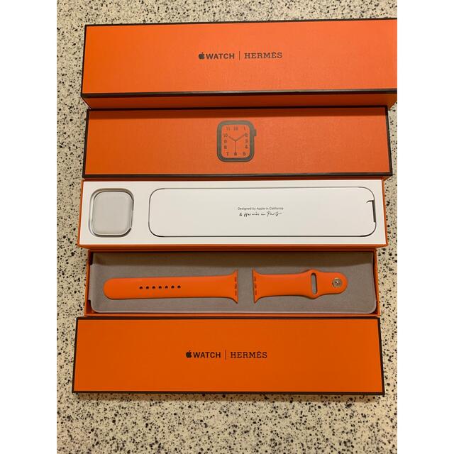 Hermes(エルメス)のApple Watch  エルメス箱　スポーツバンド新品 レディースのファッション小物(その他)の商品写真