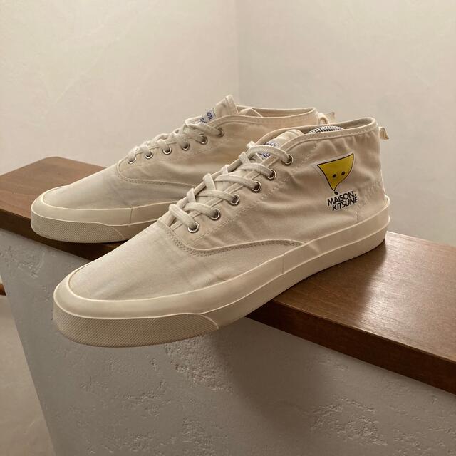 MAISON KITSUNE'(メゾンキツネ)のMaison Kistune スニーカー キャンバス　ミッドカット　ホワイト メンズの靴/シューズ(スニーカー)の商品写真