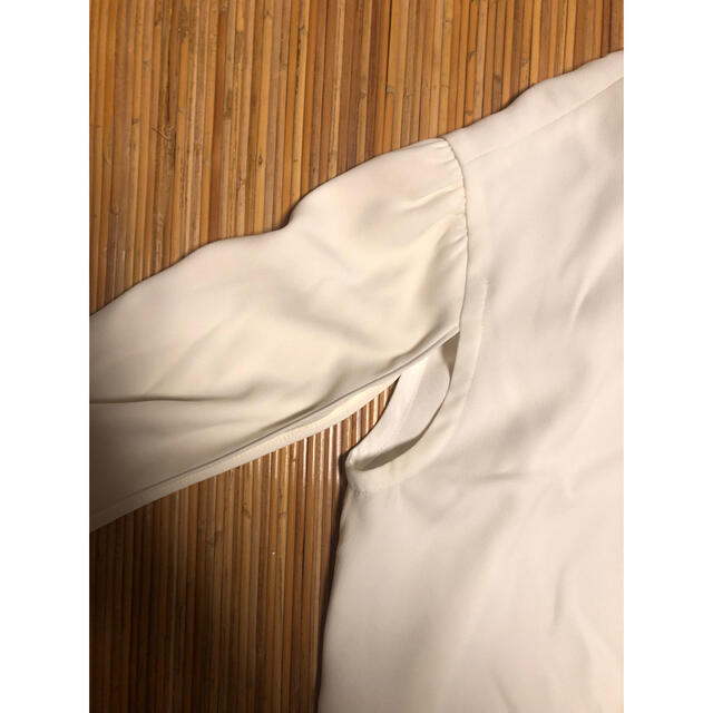 Drawer(ドゥロワー)のSatoka サトカ　calla カラ　ケープブラウス　white レディースのトップス(シャツ/ブラウス(半袖/袖なし))の商品写真