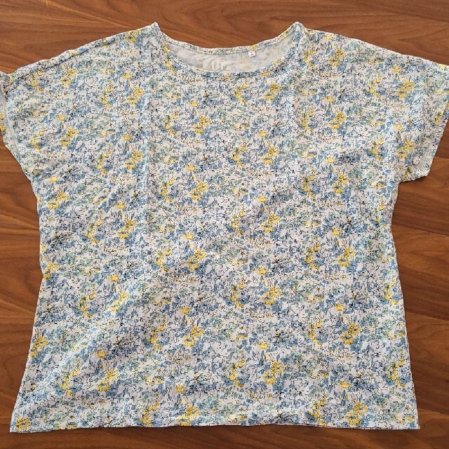 UNIQLO(ユニクロ)のレディース　ユニクロ　LIBERTY　花柄カットソー　Ｌ レディースのトップス(Tシャツ(半袖/袖なし))の商品写真