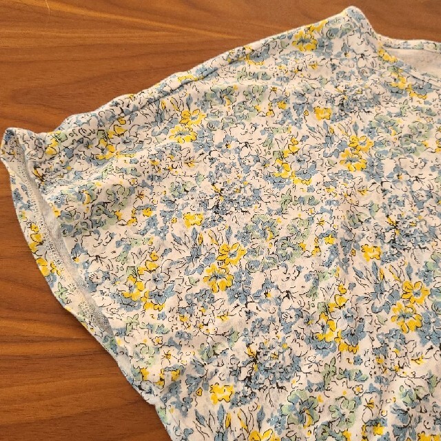 UNIQLO(ユニクロ)のレディース　ユニクロ　LIBERTY　花柄カットソー　Ｌ レディースのトップス(Tシャツ(半袖/袖なし))の商品写真