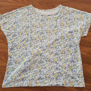ユニクロ(UNIQLO)のレディース　ユニクロ　LIBERTY　花柄カットソー　Ｌ(Tシャツ(半袖/袖なし))