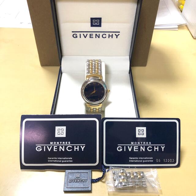 GIVENCHY - 💕新品未使用💕GIVENCHY💕腕時計💕付属品完備💕の通販 by 