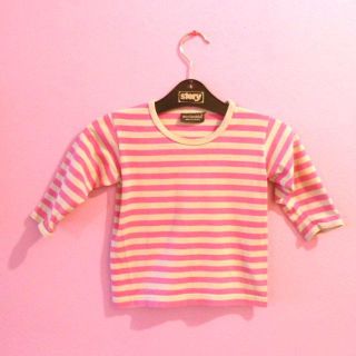 マリメッコ(marimekko)のマリメッコ・ピンクグレーのボーダー柄・ベビーTシャツ(Ｔシャツ)