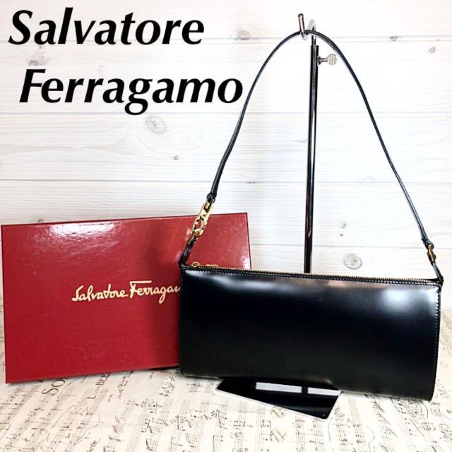 【極美品Ferragamo】アクセサリーポーチ　ガンチーニ　オールレザー　黒色