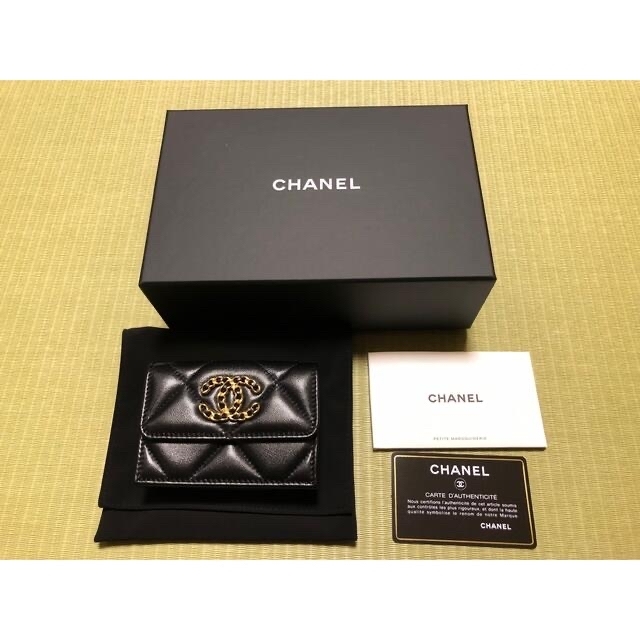 新品未使用 CHANEL シャネル三つ折りスモールフラップウォレット