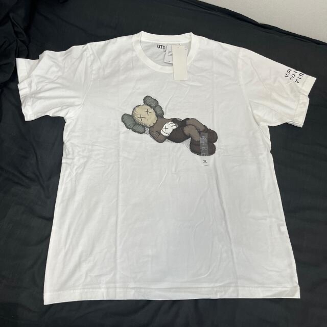 M■新品■KAWS UNIQLO UT pocket Tee ポケットTシャツ