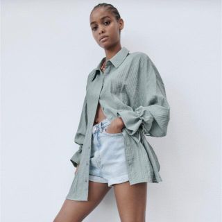 ザラ(ZARA)のZARA スリット 長袖 ブラウス シャツ (シャツ/ブラウス(長袖/七分))