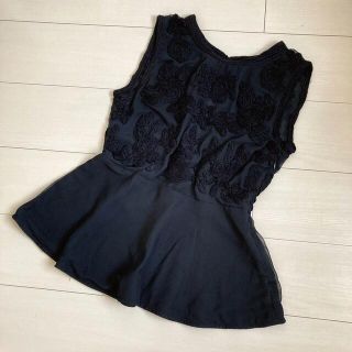 ザラ(ZARA)のザラ　トップス　ノースリーブ　刺繍(カットソー(半袖/袖なし))