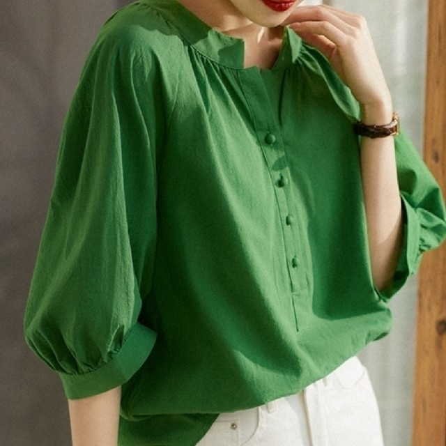 レトロ 無地 パフスリーブ Vネック 五分袖 シャツ　グリーン　緑 レディースのトップス(シャツ/ブラウス(長袖/七分))の商品写真