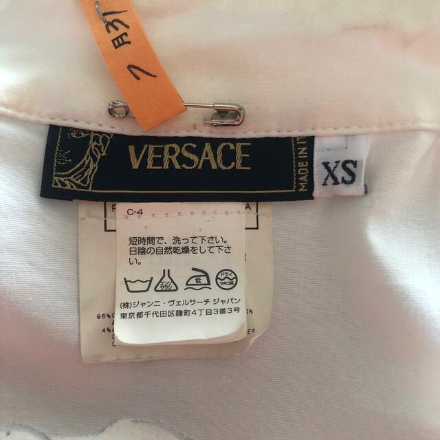 Gianni Versace(ジャンニヴェルサーチ)のヴェルサーチ　ヴィンテージ　トップスノースリーブシャツ レディースのトップス(シャツ/ブラウス(長袖/七分))の商品写真