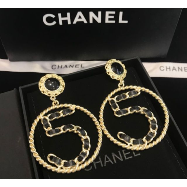 CHANEL シャネル ブレスレットとピアス www.pothashang.in