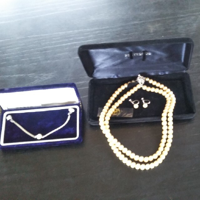 真珠の2連ネックレスとイヤリング＋1 レディースのアクセサリー(ネックレス)の商品写真