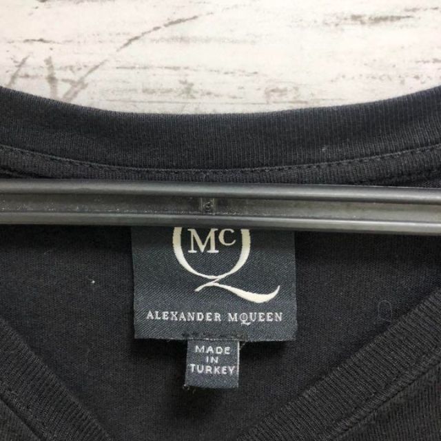 Alexander McQueen - Alexander McQueen Tシャツ 冊子リボン 軍バッチ ...