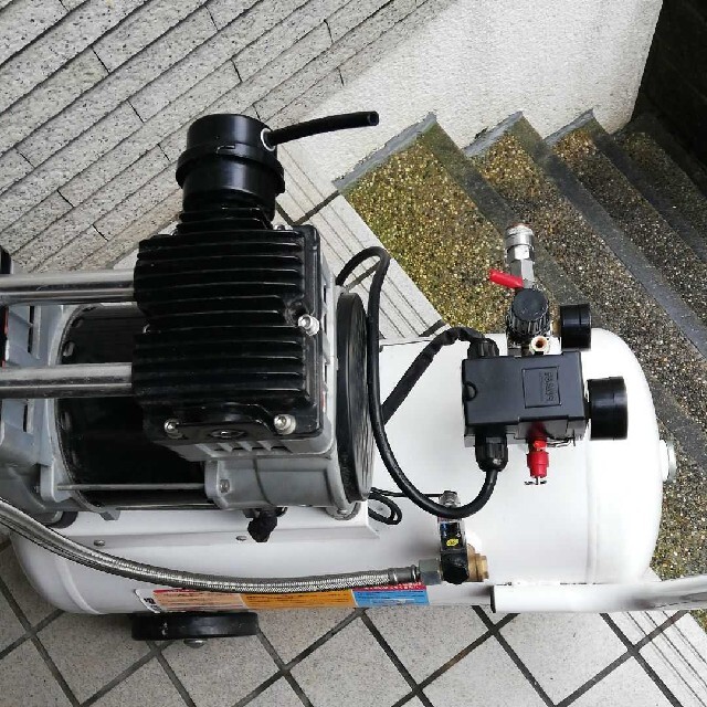 静音ダブルピストンオイルレスエアーコンプレッサータンク容量39 静音ダブルピストンオイルレスエアーコンプレッサータンク容量39