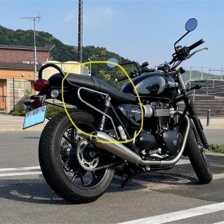 トライアンフストリートツイン、バッグ取り付けステー左右(パーツ)