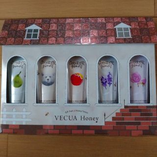 ベキュア(VECUA)のVECUA Honey ワンダーハニー 蜜蜂の森のハンドクリームギフト新品未開封(ハンドクリーム)