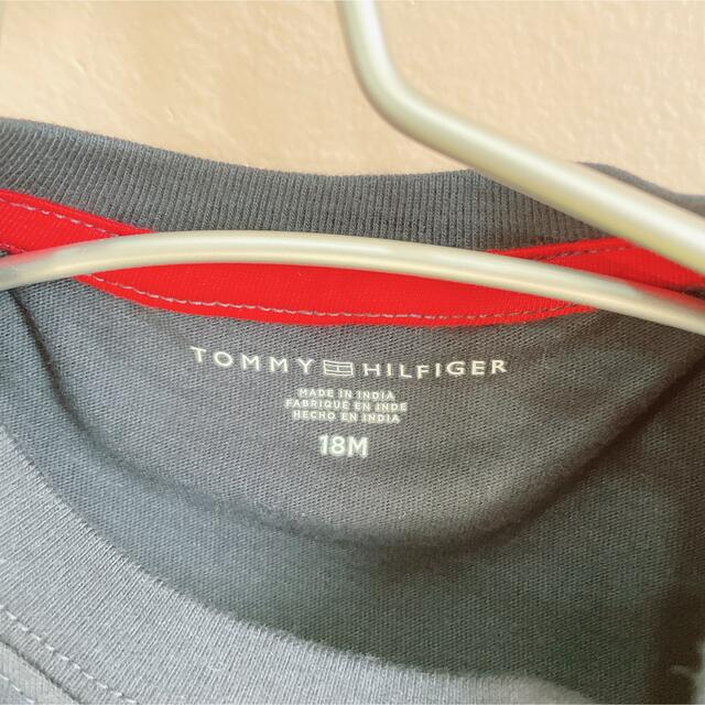 TOMMY HILFIGER(トミーヒルフィガー)の【80cm新品】トミーヒルフィガー・ボーイズTシャツ/トップス/ネイビー キッズ/ベビー/マタニティのベビー服(~85cm)(Ｔシャツ)の商品写真