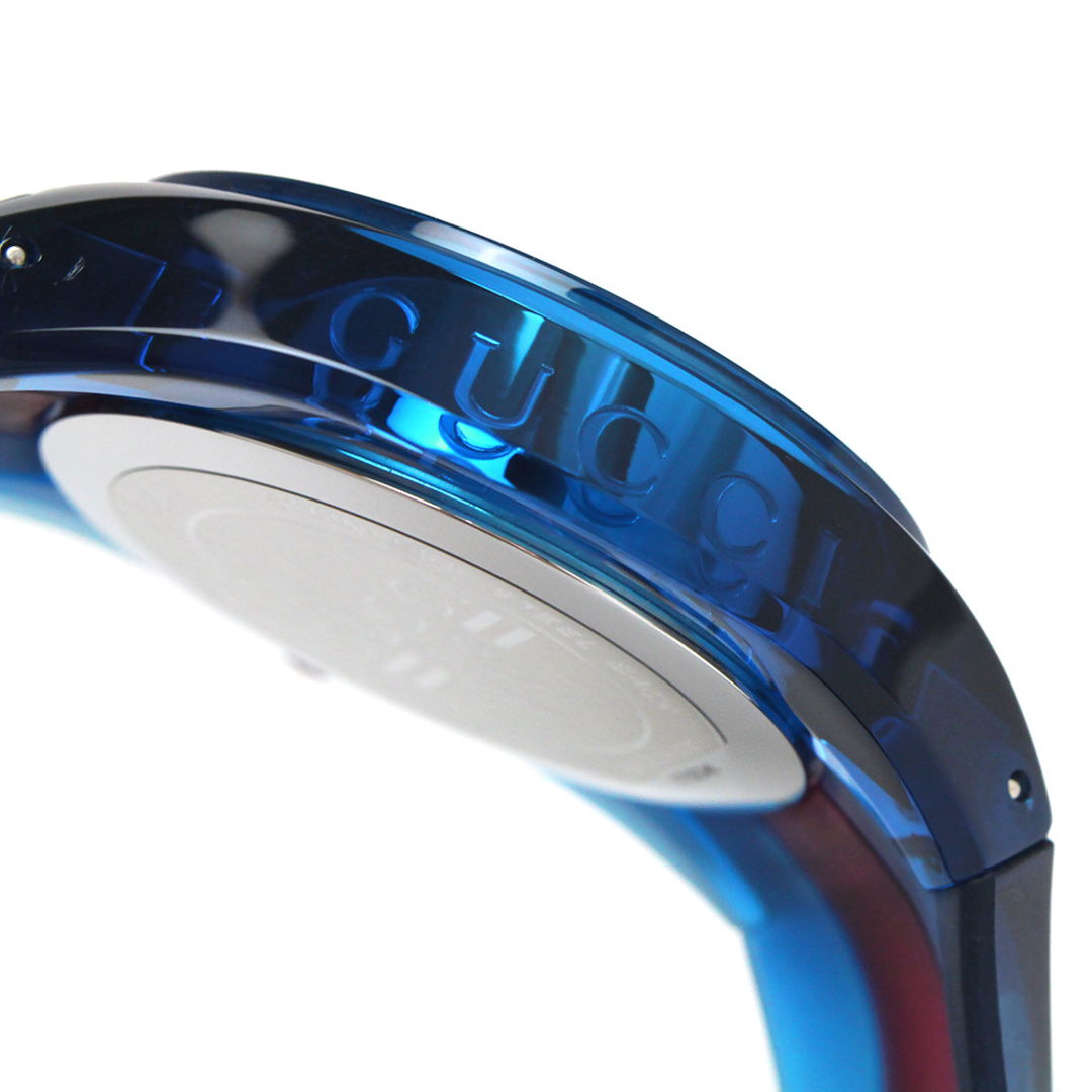Gucci(グッチ)のグッチ シンク SYNC XXL クォーツ 腕時計 ラバー ブルー レッド 青 赤 137.1 YA137112 箱付 GUCCI（未使用　展示品） メンズの時計(腕時計(アナログ))の商品写真