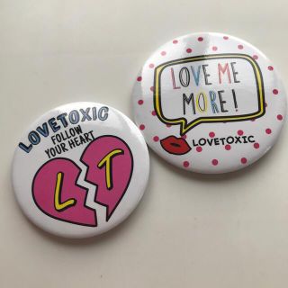 ラブトキシック(lovetoxic)のLOVETOXIC  ラブトキシッス　缶バッジ(バッジ/ピンバッジ)