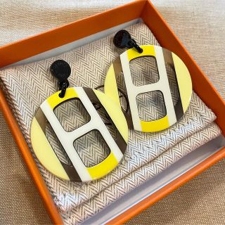 エルメス(Hermes)の✨国内定価以下✨完売品✨バッファローホーン ピアス Hエキップ 新品未使用(ピアス)