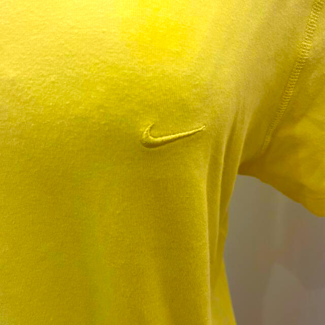 NIKE(ナイキ)のNIKEtシャツ レディースのトップス(Tシャツ(半袖/袖なし))の商品写真