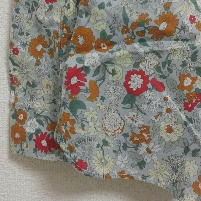 iiMK(アイアイエムケー)のお花のフリルシャツ レディースのトップス(シャツ/ブラウス(長袖/七分))の商品写真