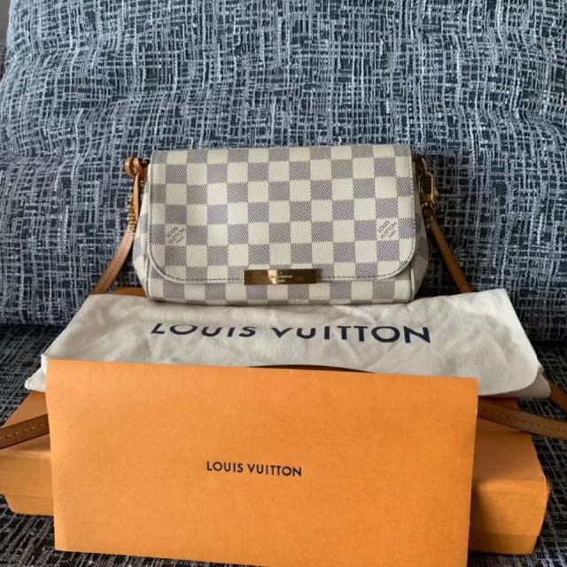 LOUIS VUITTON - LOUIS VUITTON FAVORITEミドルサイズのバッグ