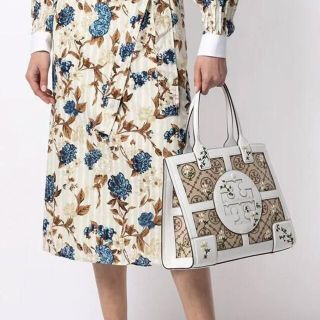 トリーバーチ(Tory Burch)の新品✦【トリーバーチ】エラTモノグラム　エンブロイダリートートバッグ 80864(トートバッグ)