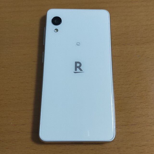 Rakuten(ラクテン)のRakuten mini 白 本体のみ スマホ/家電/カメラのスマートフォン/携帯電話(スマートフォン本体)の商品写真