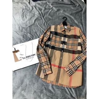 バーバリー(BURBERRY)のBurberry シャツ　(シャツ)