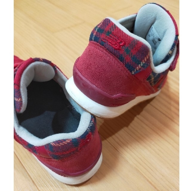 New Balance(ニューバランス)のニューバランス スニーカー 赤 チェック 靴20㎝ new balance キッズ/ベビー/マタニティのキッズ靴/シューズ(15cm~)(スニーカー)の商品写真