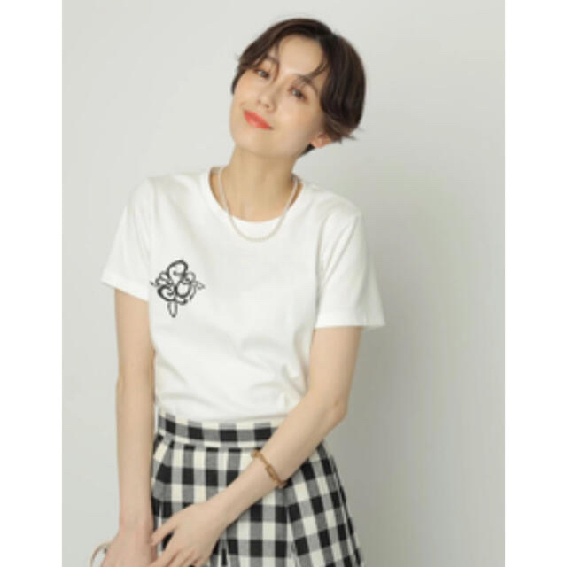 JUSGLITTY - Arpege story🧡刺繍Tシャツ・ホワイトMの通販 by ...
