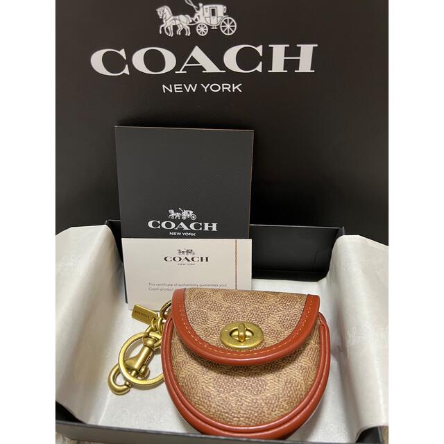 COACH(コーチ)のCOACH ミニ サドル バッグ チャーム シグネチャー キャンバス ハンドメイドのファッション小物(バッグチャーム)の商品写真