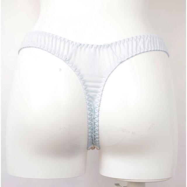 プリンセスヴェールブラジャー＆Tバック、新品未使用タグ付き レディースの下着/アンダーウェア(ブラ&ショーツセット)の商品写真