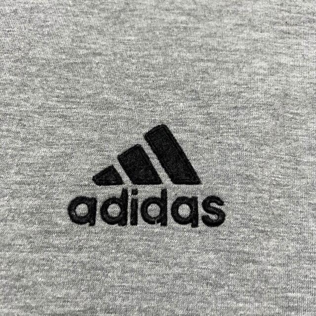 adidas(アディダス)のadidas アディダス　ワンポイント刺繍　ヴィンテージ　半袖　スポーツ　グレー メンズのトップス(Tシャツ/カットソー(半袖/袖なし))の商品写真