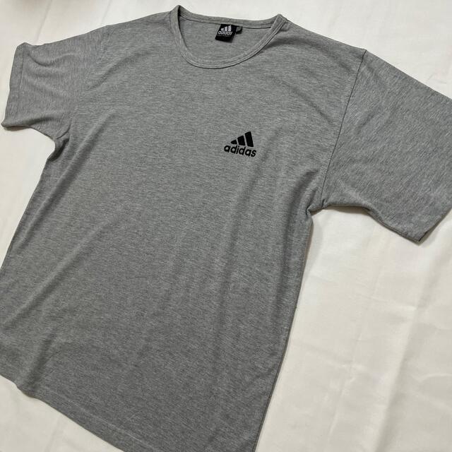 adidas(アディダス)のadidas アディダス　ワンポイント刺繍　ヴィンテージ　半袖　スポーツ　グレー メンズのトップス(Tシャツ/カットソー(半袖/袖なし))の商品写真