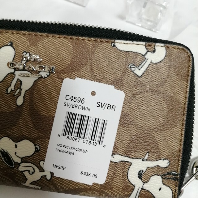 COACH(コーチ)のCOACH長財布　新品未使用　C4596正規品スヌーピー レディースのファッション小物(財布)の商品写真