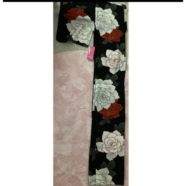 浴衣 バラ ゆかた 薔薇 赤 黒 白 レディースの水着/浴衣(浴衣)の商品写真