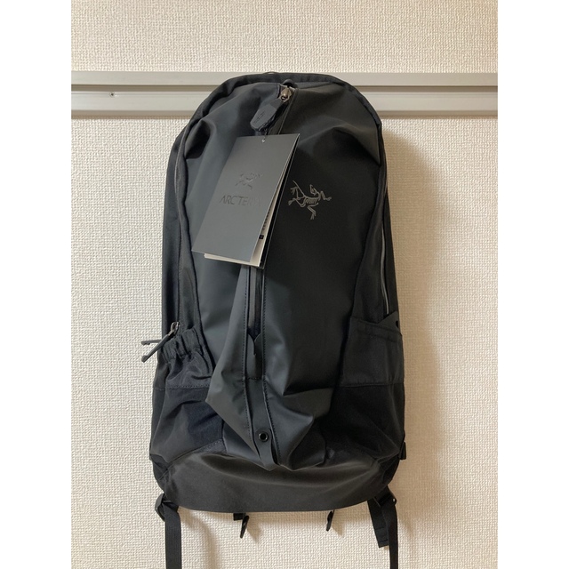 ARC'TERYX(アークテリクス)の【新品】アロー22 新品 arro22 stealth 残りわずか メンズのバッグ(バッグパック/リュック)の商品写真