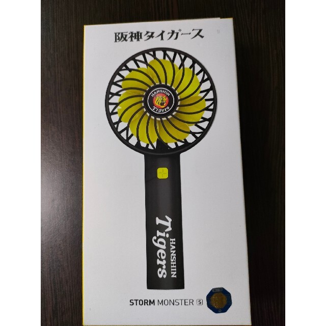 阪神タイガース(ハンシンタイガース)の【新品未使用】阪神タイガース　ミニ扇風機　ハンディファン　熱中症対策　グッズ スポーツ/アウトドアの野球(応援グッズ)の商品写真