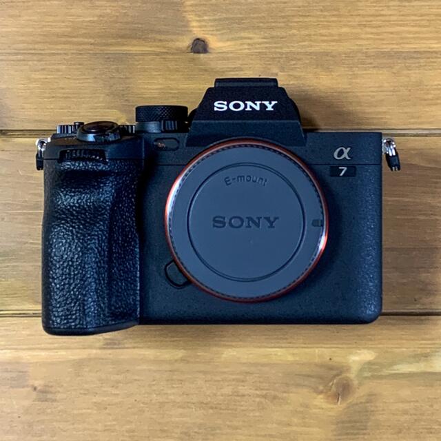 SONY(ソニー)の【極美品】ソニー α7iv SONY ILCE-7M4 （ボディのみ） スマホ/家電/カメラのカメラ(ミラーレス一眼)の商品写真