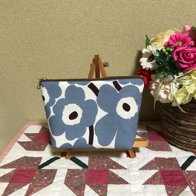 marimekko(マリメッコ)の【専用】マリメッコ  生地　ハンドメイド　ミニウニッコ　ブルーグレー　ポーチ ハンドメイドのファッション小物(ポーチ)の商品写真