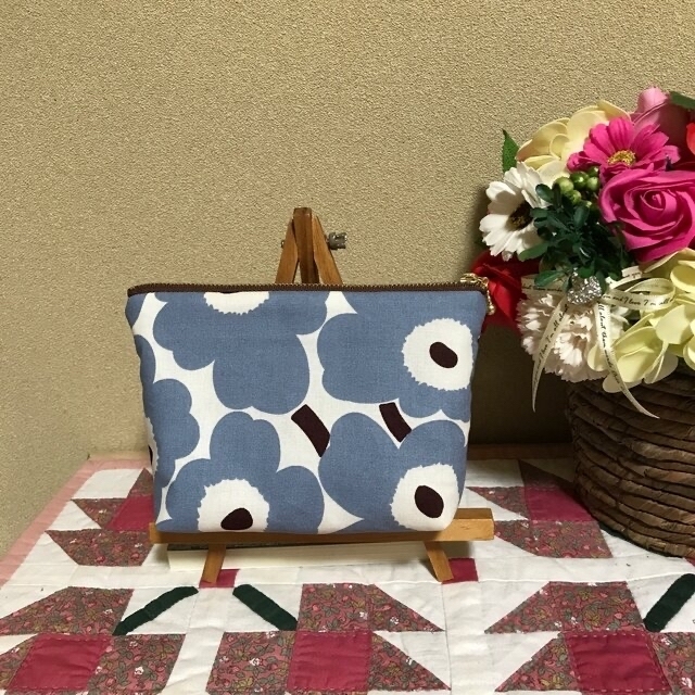 marimekko(マリメッコ)の【専用】マリメッコ  生地　ハンドメイド　ミニウニッコ　ブルーグレー　ポーチ ハンドメイドのファッション小物(ポーチ)の商品写真