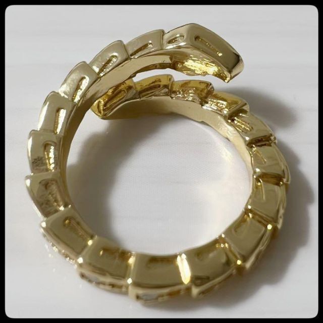 スネーク リング ゴールド sonaダイヤモンド 指輪 レディース レディースのアクセサリー(リング(指輪))の商品写真